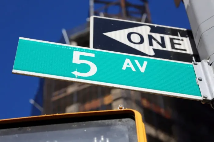  : 5th Avenue street sign, New York, America