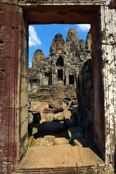 : Bayon, Khmer Temple in Angkor Thom, Siem Reap, Cambodia