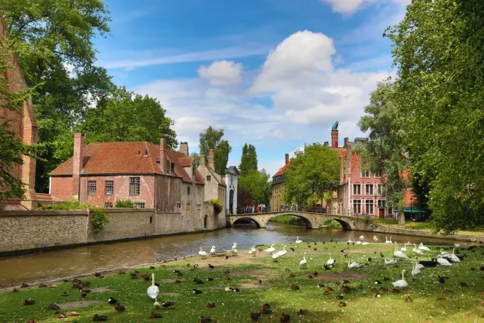  : The Begijnhof and canal, Bruges, Belgium