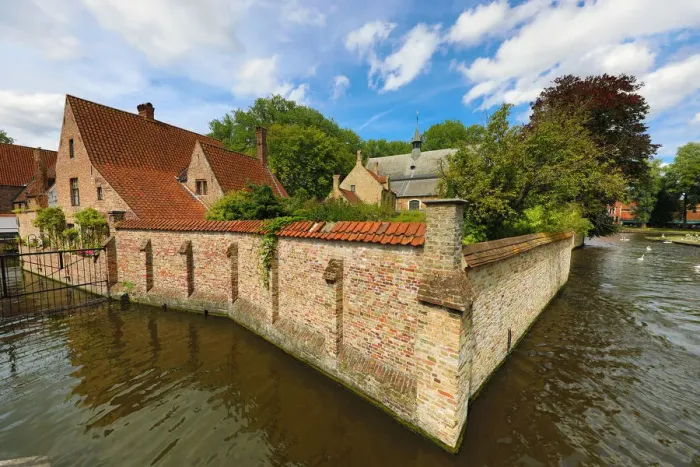  : The Begijnhof and canal, Bruges, Belgium