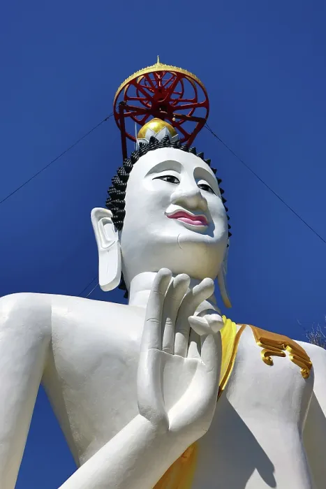  : Big white Buddha statue at Wat Ko Kaew Pitsadan Temple, Koh Samet, Thailand