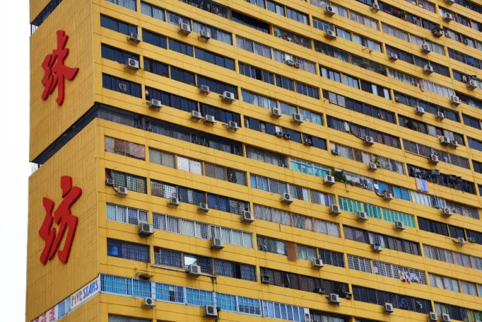  : Block of flats with Chinese writing on the housing in Chinatown in Singapore, Republic of Singapore