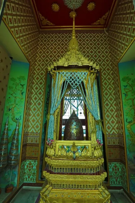  : Buddha relics in Wat Ratchanatdaram Temple, Bangkok, Thailand
