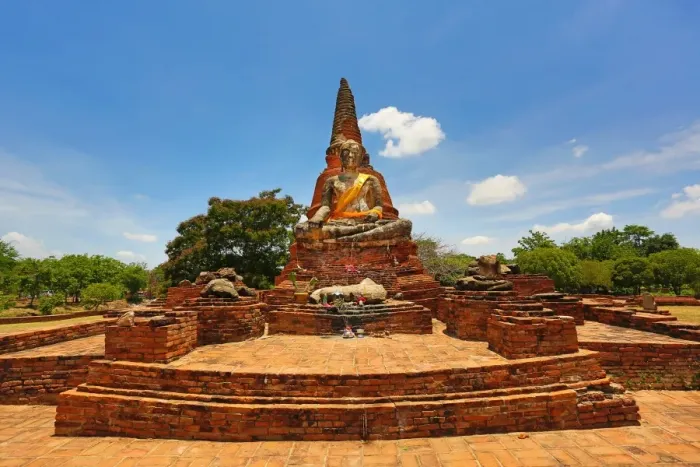  : Buddha Statue and Chedi, Wat Lokayasutharam, Ayutthaya, Thailand