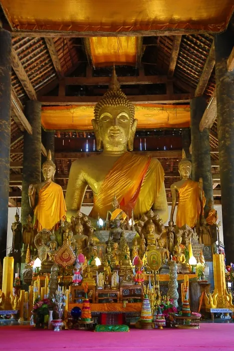  : Buddha Statue at Vat Visoun (aka Wat Wisunalat) Temple, Luang Prabang, Laos