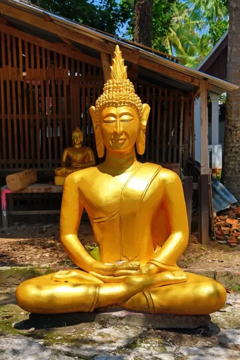  : Buddha statue at Wat Choum Khong Temple, Luang Prabang, Laos