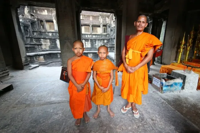  : Buddhist monks at Angkor Wat Temple in Siem Reap, Cambodia