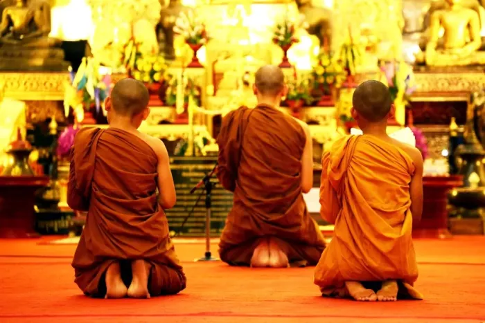  : Buddhist monks praying at Wat Chedi Luang in Chiang Mai, Thailand