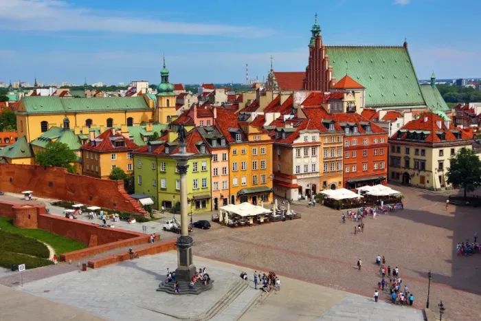  : Castle Square with Sigismunds (Zygmund s) Column and St. Johns Cathedral in Warsaw, Poland