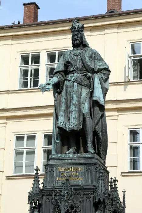  : Charles IV statue