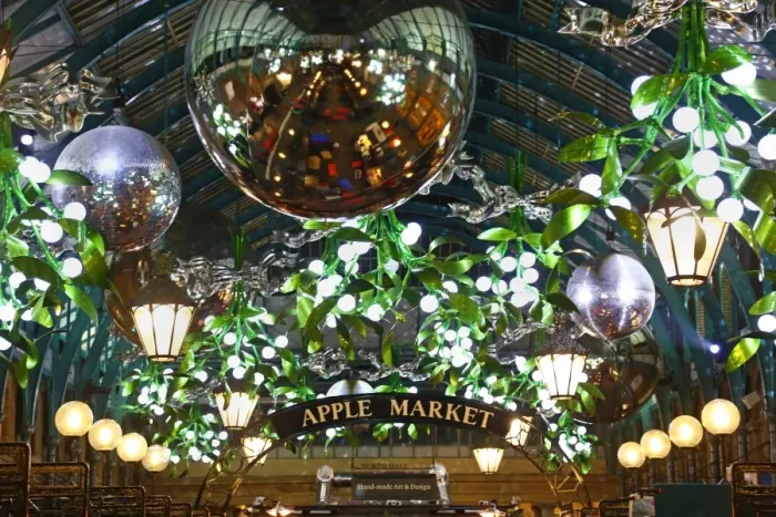 : Christmas Lights in Covent Garden, London