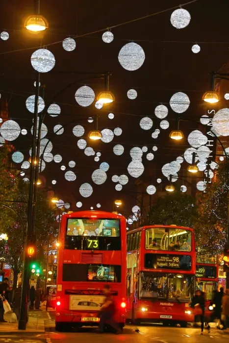 : Christmas lights and decorations in London, England : Christmas lights and decorations in London, England
