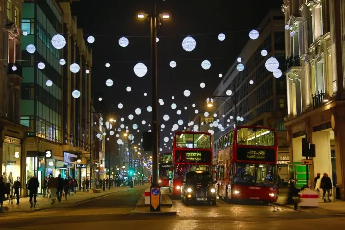  : Christmas lights and decorations in London, England