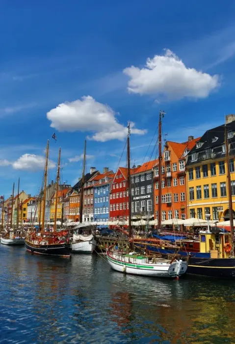  : Coloured houses and boats at Nyhavn Quay in Copenhagen, Denmark