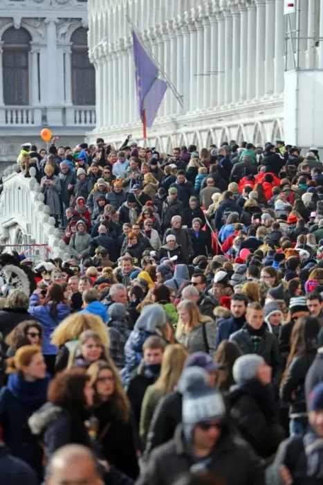  : Crowds and Costumes on Saturday at the Venice Carnival 2013