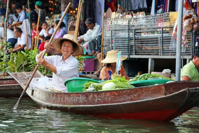  : Damnoen Saduak Floating Market, near Bangkok, Thailand