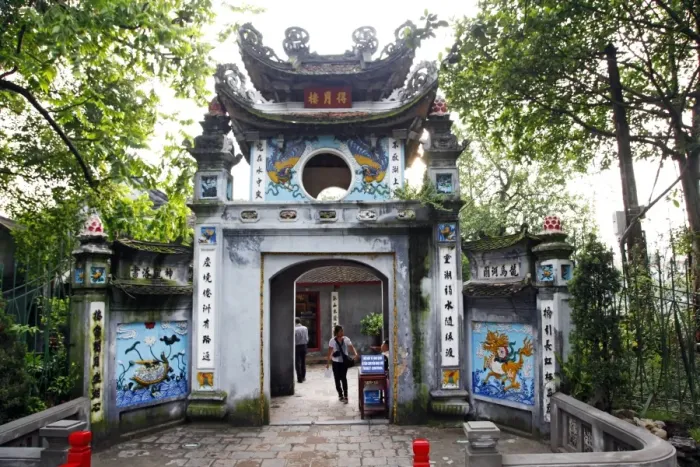  : Den Ngoc Son Temple in Hanoi, Vietnam
