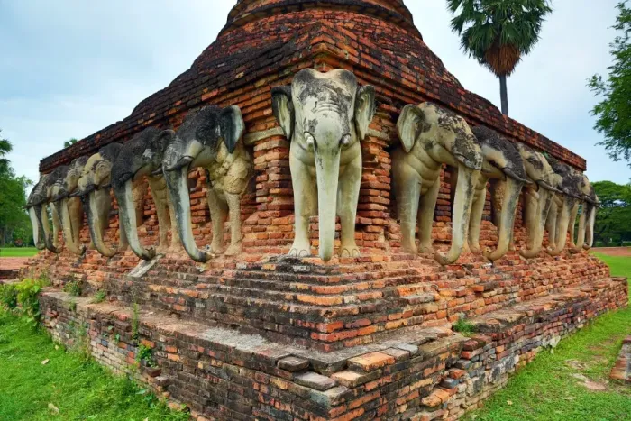  : Elephant statues on Wat Sorasak Temple, Sukhotai, Thailand