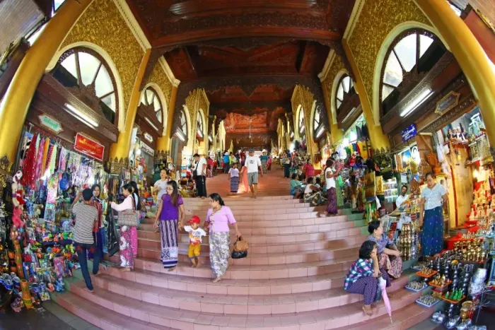  : Entrance of the Shwedagon Pagoda, Yangon, Myanmar