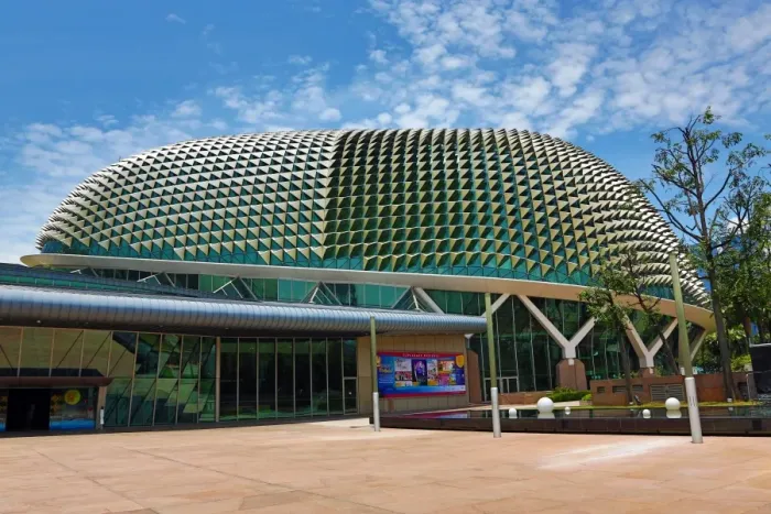  : Esplanade, Theatres on the Bay concert hall with spiky metallic roof in Singapore, Republic of Singapore