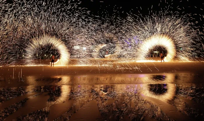  : Fire show on Sai Kaew beach in Koh Samet, Thailand