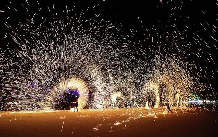  : Fire show on Sai Kaew beach in Koh Samet, Thailand