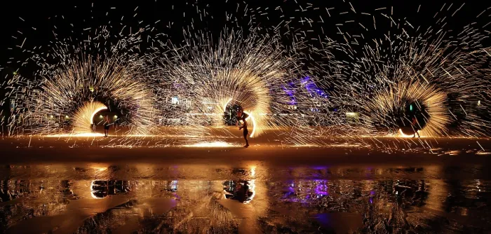  : Fire show on Sai Kaew beach in Koh Samet, Thailand