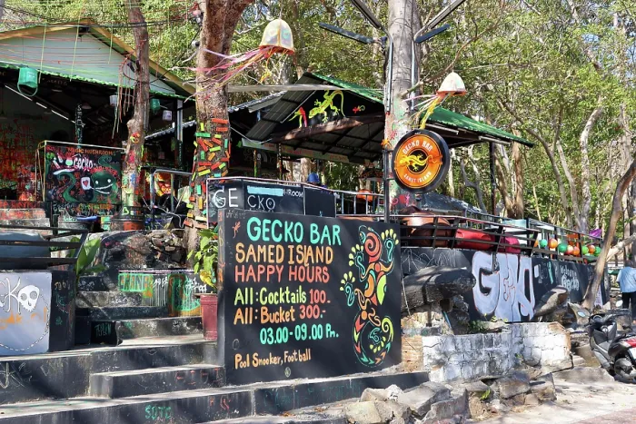  : Gecko Bar near Phai Bay Beach, Koh Samet, Thailand