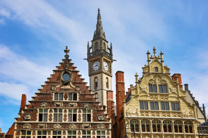  : Ghent clock tower and the Vrije Schippers Guildhall, Graslei quay, Ghent, Belgium