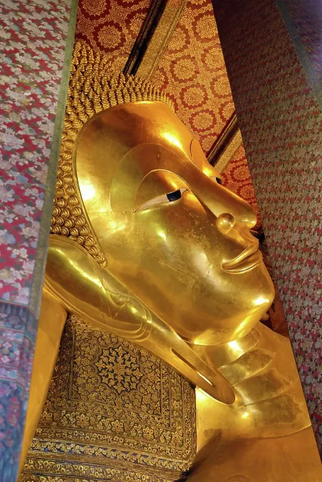  : Giant gold reclining Buddha statue at Wat Pho Temple in Bangkok, Thailand