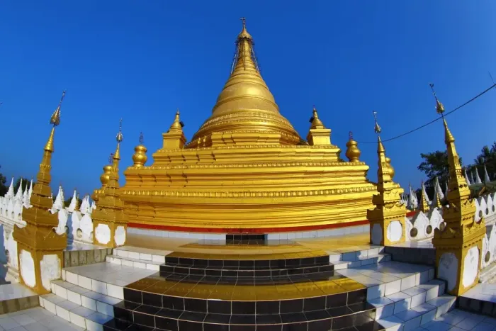  : Gold stupa of Sandamuni Pagoda, Mandalay, Myanmar (Burma)