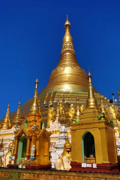  : Gold stupa and spires at the Shwedagon Pagoda, Yangon, Myanmar