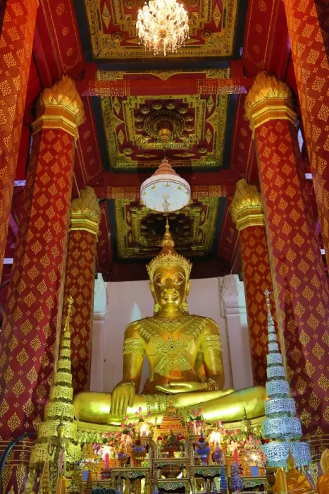  : Golden crowned Buddha Statue, Wat Na Phra Mane, Ayutthaya, Thailand