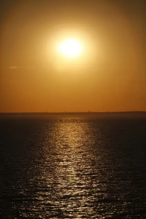  : Golden sunset over the sea at dusk