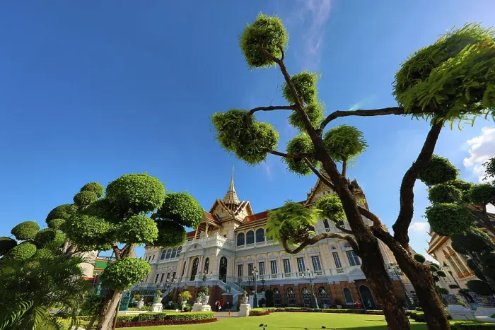  : Grand Palace Complex gardens, Wat Phra Kaew, Bangkok, Thailand