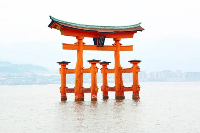 : The great red Torii Gate at Itsukushima Shinto Shrine on Miyajima Island, Hiroshima, Japan