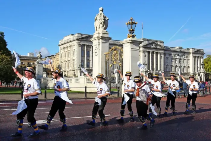  : Hammersmith Morris Men dance the Royal Parks Half Marathon in London