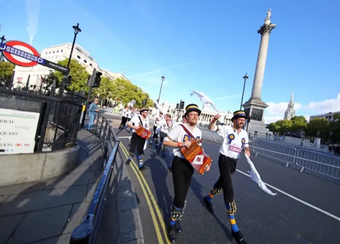  : Hammersmith Morris Men dance the Royal Parks Half Marathon in London