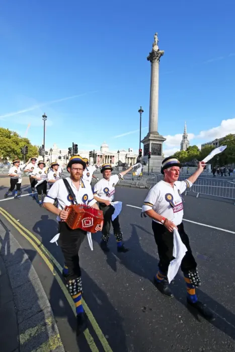  : Hammersmith Morris Men dance the Royal Parks Half Marathon in London