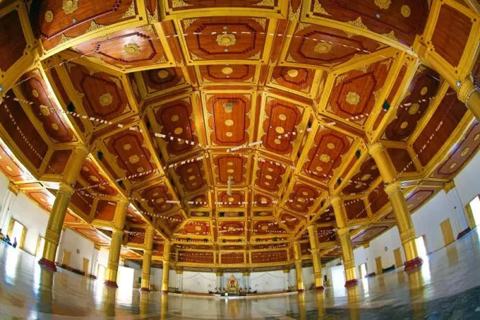  : Interior of the main hall of the Atum Ash Monastery, Mandalay, Myanmar (Burma)