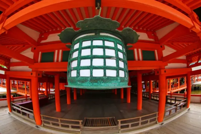  : Itsukushima Shinto Shrine on Miyajima Island, Hiroshima, Japan