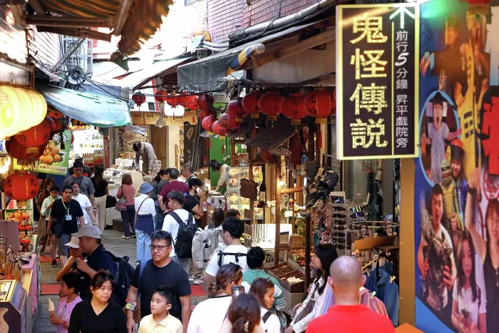  : Jiufen Old Street shopping street, Jiufen, Taiwan ROC