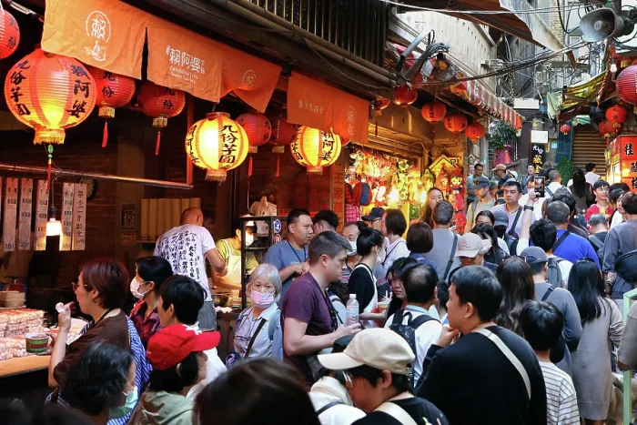  : Jiufen Old Street shopping street, Jiufen, Taiwan ROC