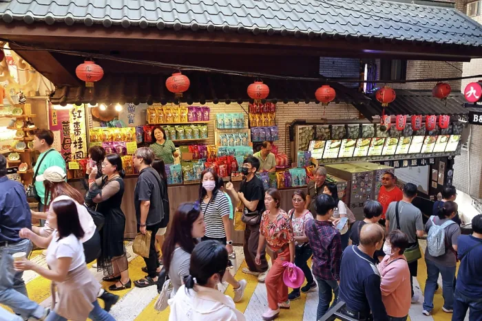  : Jiufen Old Street shopping street, Jiufen, Taiwan ROC