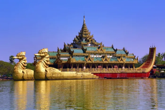  : Karaweik Palace floating restaurant, Kandawgyi Lake, Yangon, Myanmar