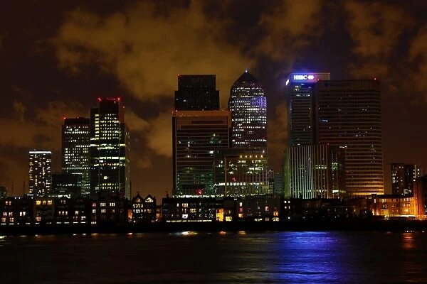 Lights go out for Earth Hour 2015 in London, England