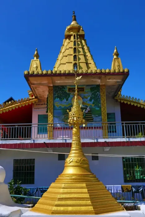  : Lion statue at Nga Htat Gyi Pagoda, Yangon, Myanmar