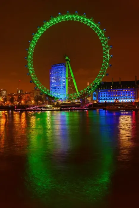  : London Eye (Millennium Wheel) illuminated green for St Patricks Day in London, England