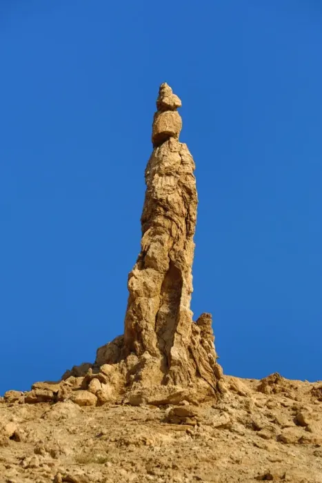 : Lots wife Pillar of Salt rock formation beside the Dead Sea, Jordan : Lots wife Pillar of Salt rock formation beside the Dead Sea, Jordan