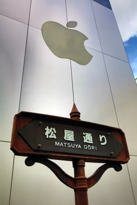  : Matsuya Dori street sign and the Apple Store shop and logo in Ginza, Tokyo, Japan